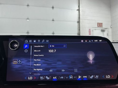 Used 2025 Chevrolet Traverse RS w/ LPO, Floor Liner Package AWD/4WD image 29