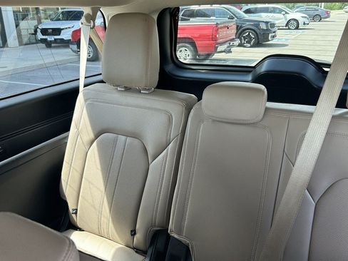 Used 2022 Ford Expedition Max Limited AWD/4WD image 23
