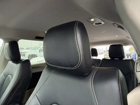 Used 2024 Chrysler Pacifica Limited FWD image 21