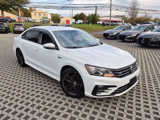 Used 2018 Volkswagen Passat 2.0T R-Line FWD image 1