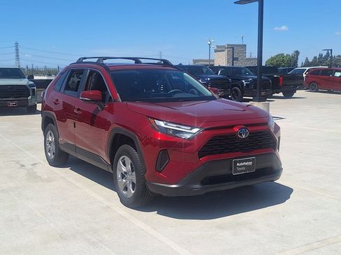 Used 2023 Toyota RAV4 XLE w/ Convenience Package AWD/4WD image 3