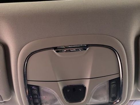 Used 2022 Jeep Cherokee Limited image 16