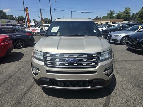 Used 2017 Ford Explorer XLT w/ Equipment Group 202A AWD/4WD image 4