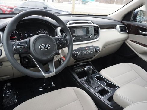 Used 2017 Kia Sorento LX image 23