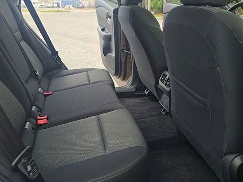 Used 2025 Nissan Rogue SV image 17