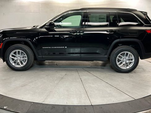 New 2026 Jeep Grand Cherokee Laredo AWD/4WD image 2