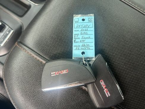 Used 2023 GMC Sierra 1500 AT4 w/ Technology Package AWD/4WD image 30