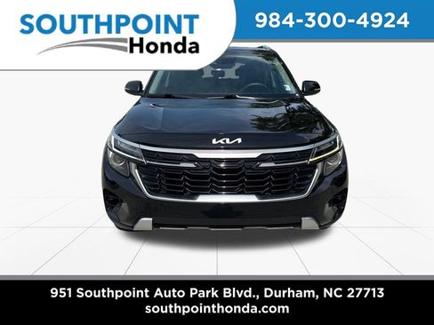 Used 2024 Kia Seltos EX AWD/4WD image 2