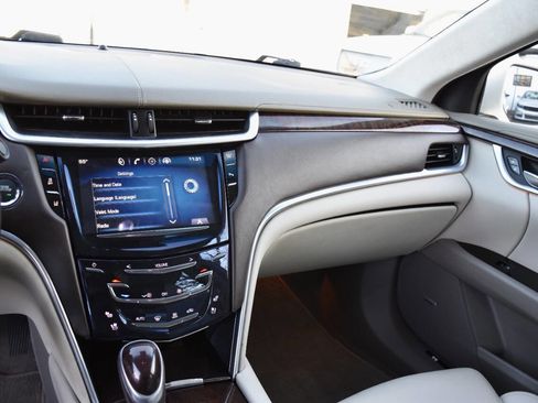 Used 2013 Cadillac XTS Platinum image 19