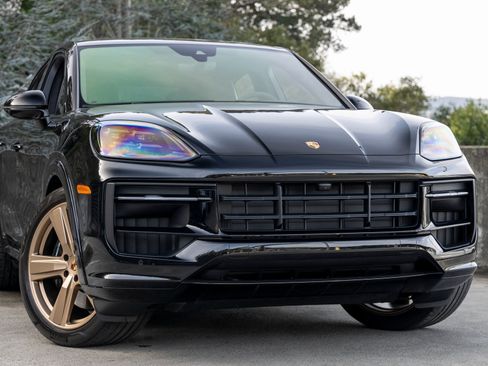 Certified 2025 Porsche Cayenne GTS image 9