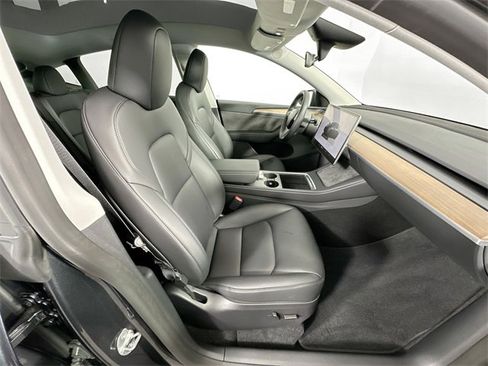 Used 2025 Tesla Model Y Long Range image 25