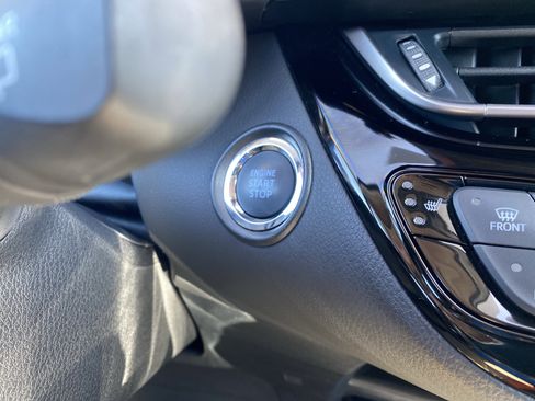 Used 2022 Toyota C-HR Limited image 15