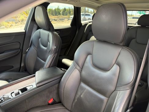 Used 2023 Volvo XC60 B5 Ultimate w/ Climate Package AWD/4WD image 19