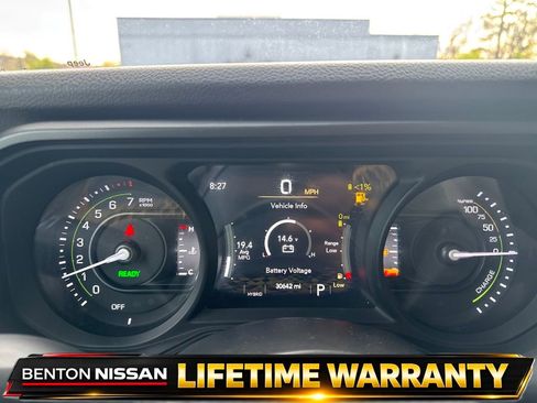 Used 2024 Jeep Wrangler Unlimited w/ Convenience Group AWD/4WD image 13
