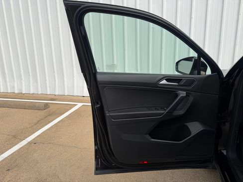 Used 2019 Volkswagen Tiguan SE w/ Panoramic Sunroof Package FWD image 22