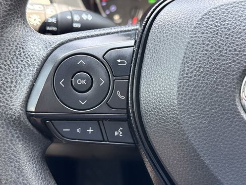 Used 2021 Toyota RAV4 XLE w/ Convenience Package FWD image 21