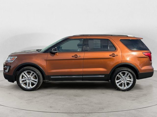 Used 2017 Ford Explorer XLT w/ Equipment Group 201A AWD/4WD image 4