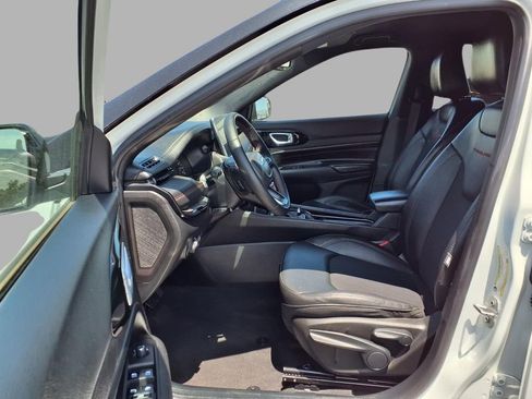 Used 2025 Jeep Compass Trailhawk AWD/4WD image 22