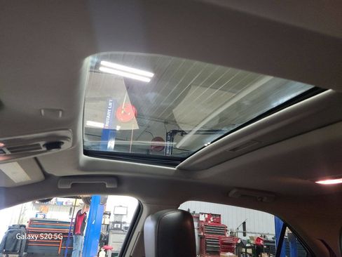 Used 2017 Chevrolet Equinox Premier w/ Enhanced Convenience Package image 24