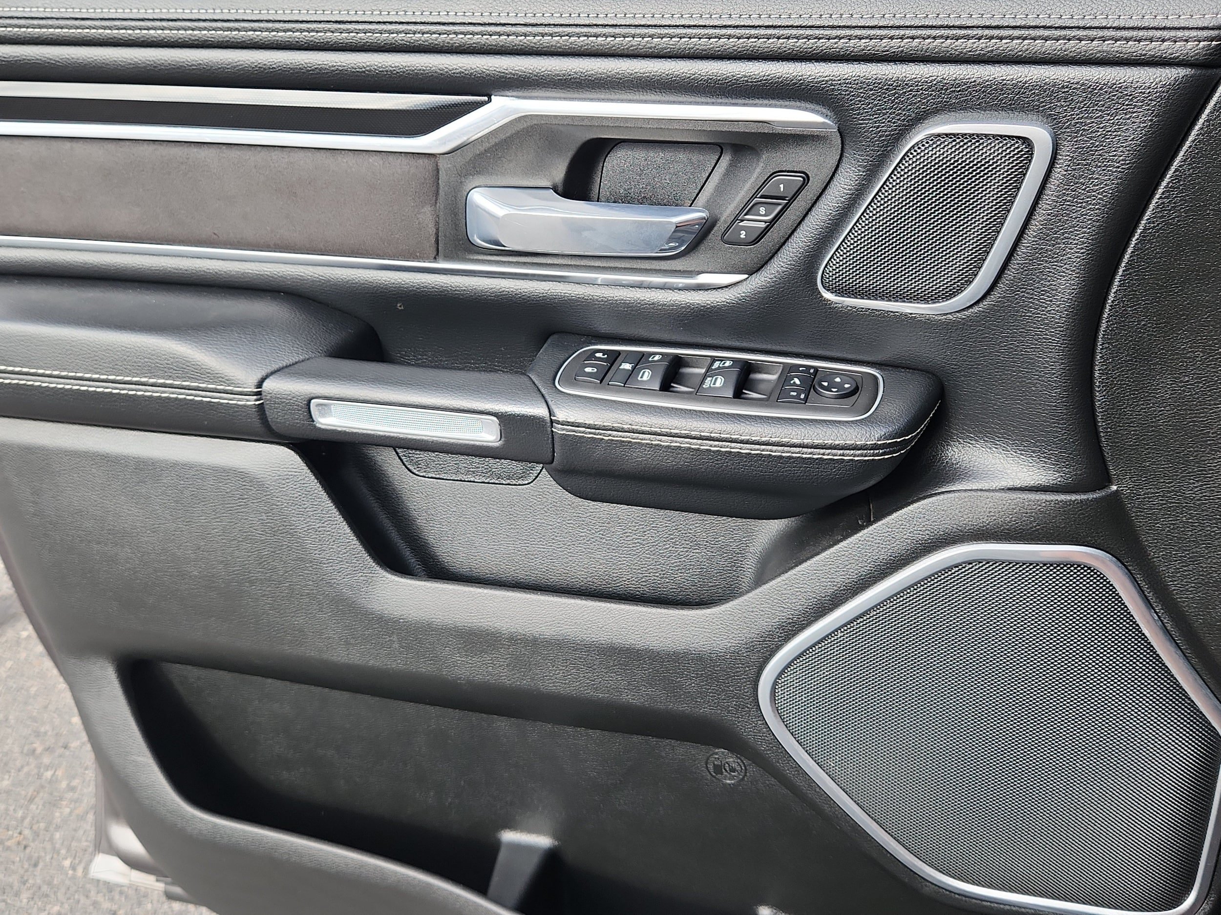 Used 2022 RAM 1500 Laramie AWD/4WD image 8