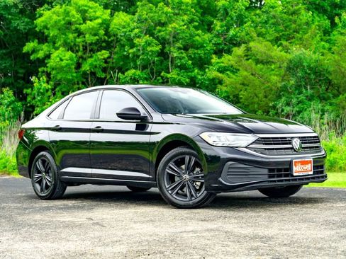 Used 2024 Volkswagen Jetta SE w/ Panoramic Sunroof Package FWD image 1