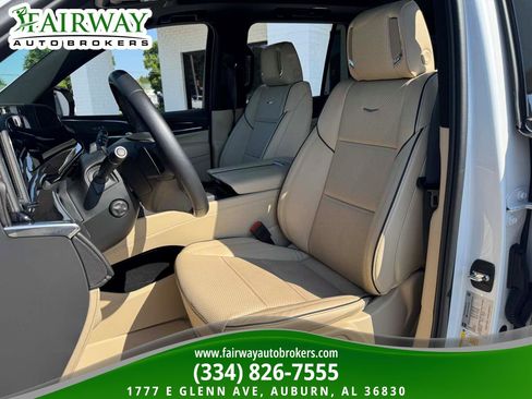 Used 2024 Cadillac Escalade Premium Luxury w/ Performance Package AWD/4WD image 10