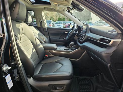 Used 2021 Toyota Highlander XLE image 8