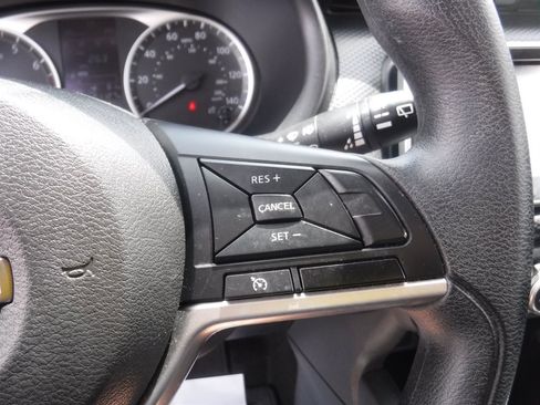 Used 2022 Nissan Kicks S FWD image 13