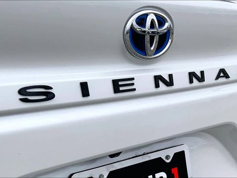 Used 2023 Toyota Sienna XLE image 9