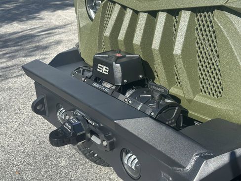 Used 2024 Jeep Wrangler Unlimited image 25