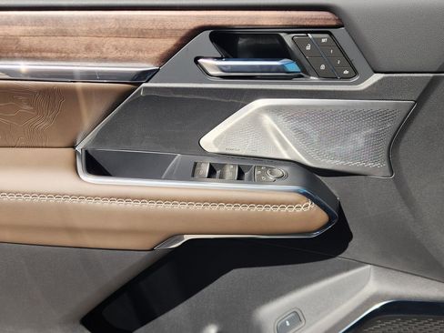 New 2026 GMC Acadia Denali Ultimate w/ LPO, Floor Liner Package image 27