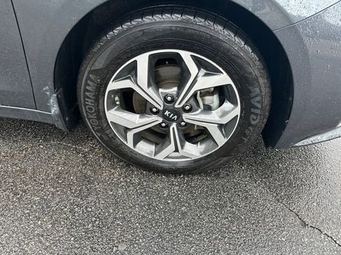 Certified 2020 Kia Forte LXS image 25