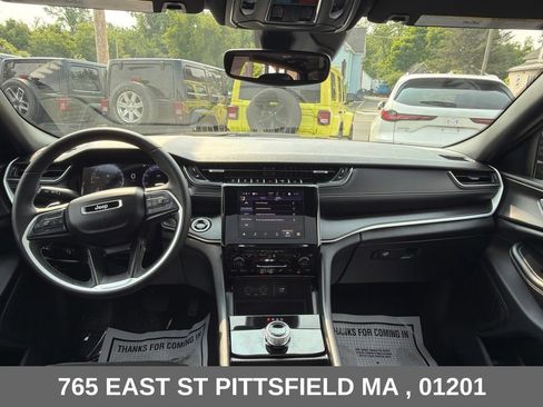 Used 2024 Jeep Grand Cherokee Altitude AWD/4WD image 18