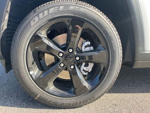 New 2025 Jeep Grand Cherokee L Altitude image 8