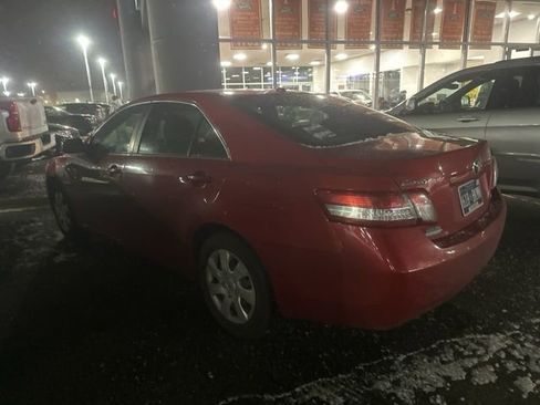 Used 2010 Toyota Camry LE image 6