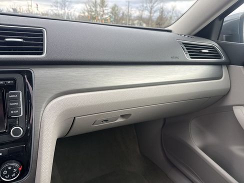 Used 2014 Volkswagen Passat 1.8T SE image 11