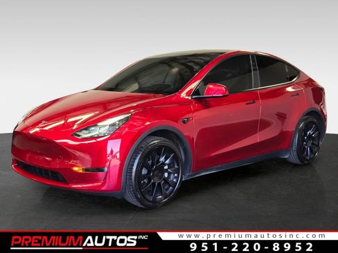Used 2024 Tesla Model Y 2WD image 1