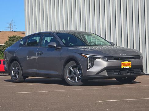 New 2026 Kia K4 LXS image 2