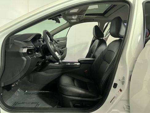 Certified 2024 Nissan Altima 2.5 SR w/ SR Premium Package FWD image 22