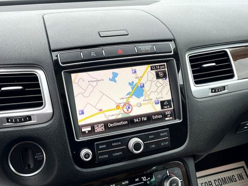 Used 2015 Volkswagen Touareg TDI image 29