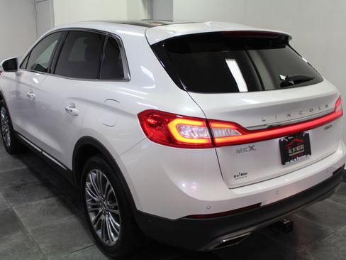 Used 2017 Lincoln MKX Reserve w/ Driver Assistance Package image 4