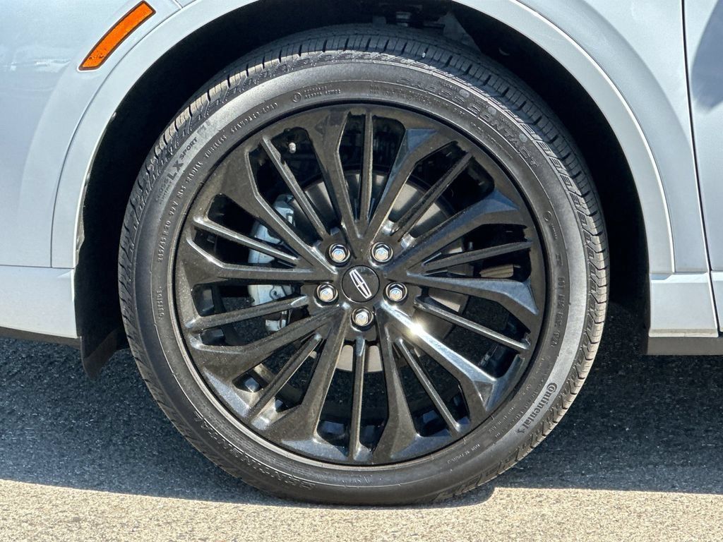 Certified 2025 Lincoln Corsair AWD w/ Equipment Group 101A image 25