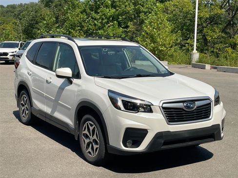 Used 2021 Subaru Forester Premium AWD/4WD image 4