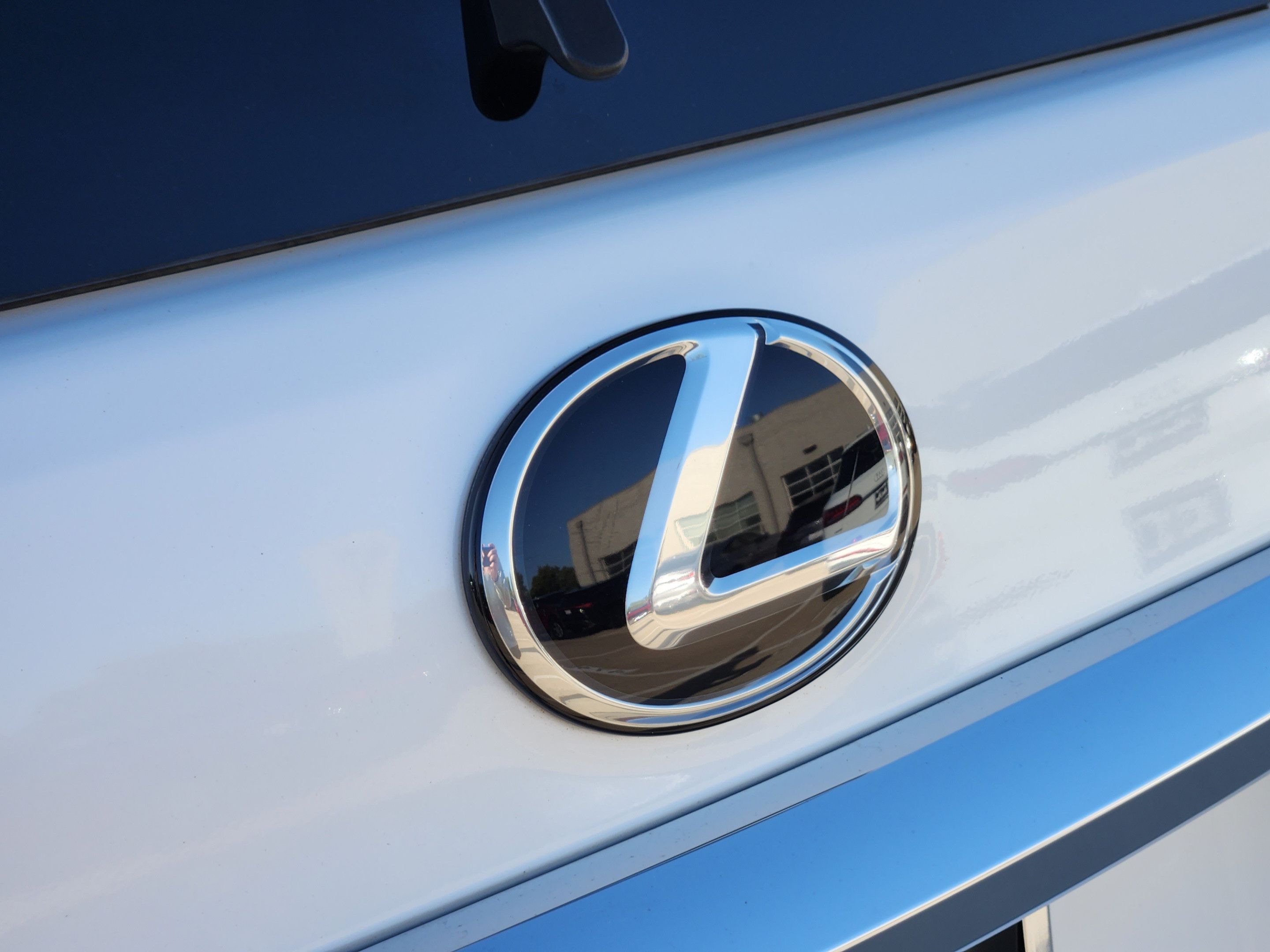 Used 2022 Lexus GX 460 Premium w/ Accessory Package AWD/4WD image 40