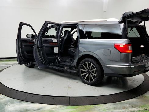 Used 2021 Lincoln Navigator L Reserve w/ Luxury Package image 12