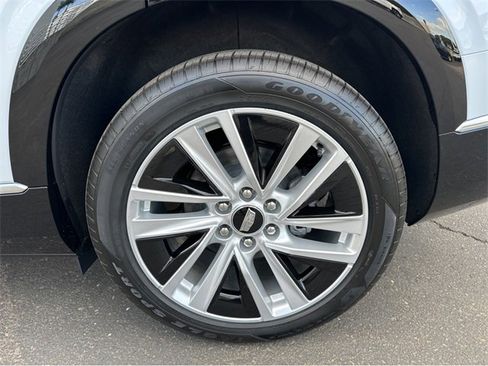 New 2026 Cadillac Vistiq Luxury image 17