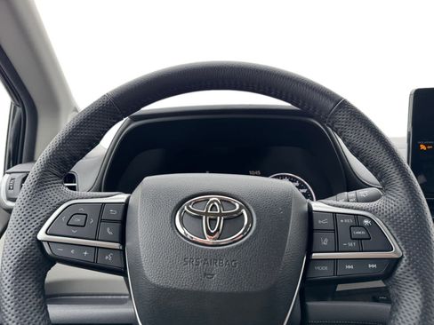 Used 2023 Toyota Sienna Limited image 20