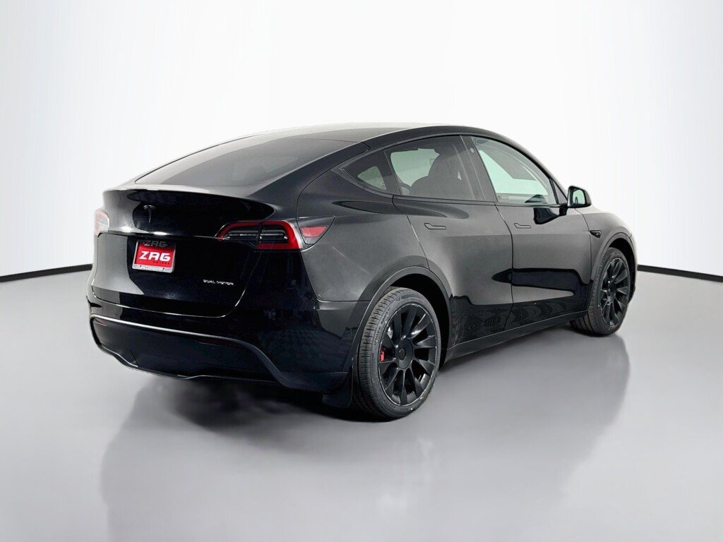 Used 2022 Tesla Model Y Long Range AWD/4WD image 5