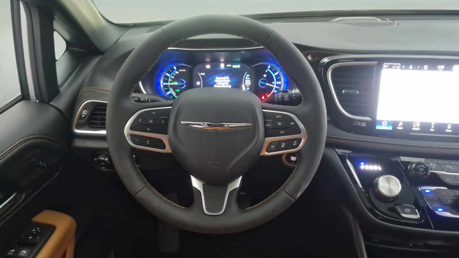 Used 2023 Chrysler Pacifica Pinnacle FWD image 10