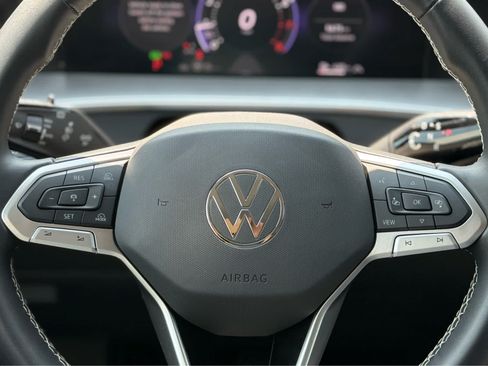 Used 2026 Volkswagen Tiguan SE AWD/4WD image 23